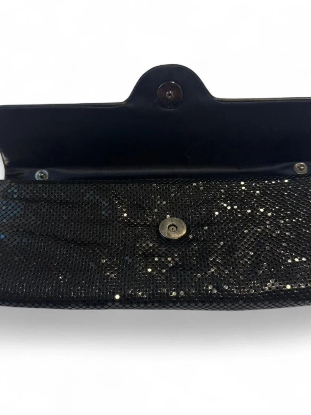 Black sequin/chainmail clutch with red lips - Picture 3 of 7